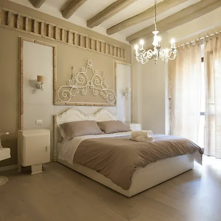 Cento Bed and Breakfast 2*